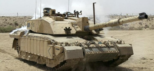 Британський танк Challenger 2 — саме з ними в комплекті Велика Британія пообіцяла поставити боєприпаси зі збідненим ураном. Фото: Graeme Main/MOD, OGL v1.0, commons.wikimedia.org