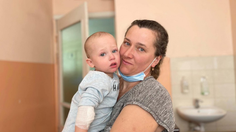 Перший випадок в Східній Європі: Львівські хірурги прооперували малюка за допомогою робота Da Vinci