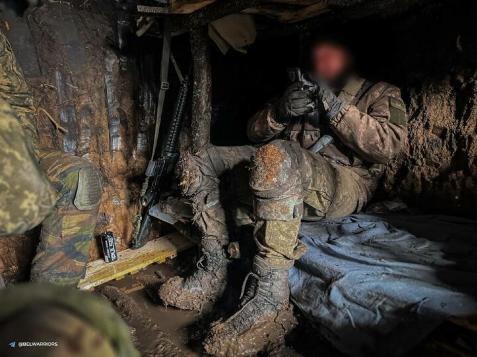 По коліно в багнюці: бійці показали, в яких умовах борються під весняним Бахмутом (ФОТО) Фото: Телеграм-канал полку Калиновського