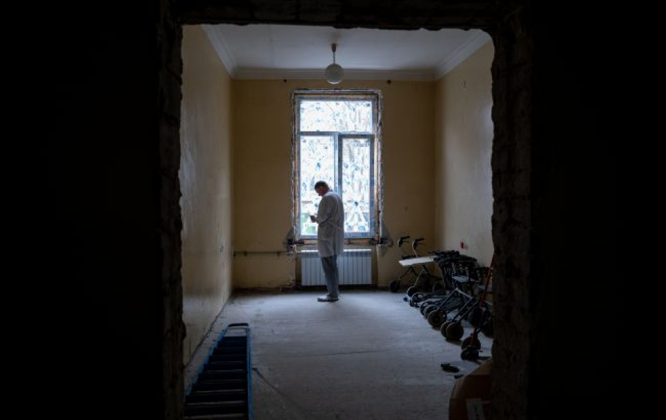 Окупанти вдосвіта обстріляли лікарню в Херсоні