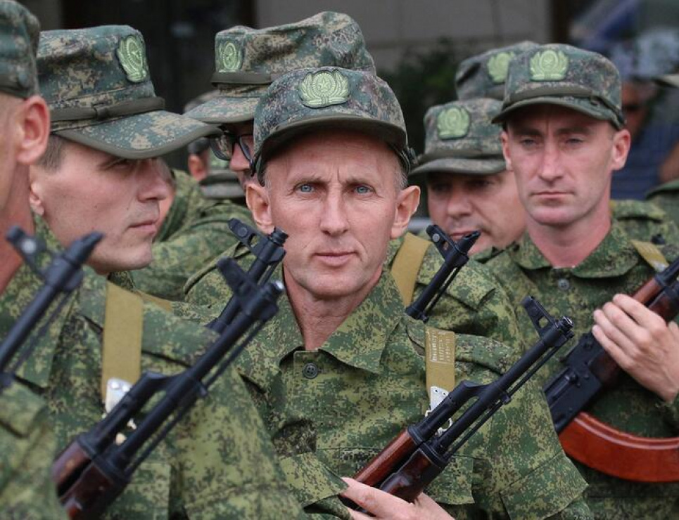 Резервісти, призвані під час мобілізації, на церемонії відправлення на військові бази у Севастополі, Крим, 27 вересня 2022 року. Фото: Reuters