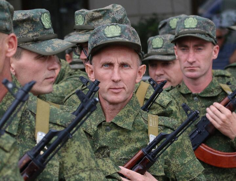 Мобілізаційне розгортання, а не друга хвиля мобілізації: BBC News пояснили, до чого готується Росія Резервісти, призвані під час мобілізації, на церемонії відправлення на військові бази у Севастополі, Крим, 27 вересня 2022 року. Фото: Reuters