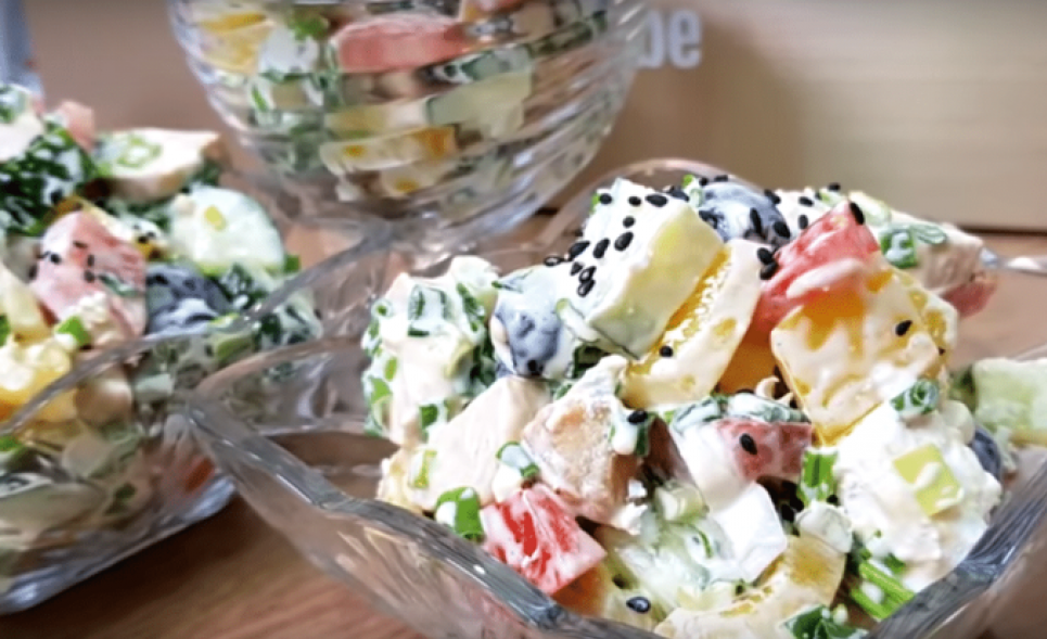 Дуже смачний салат «Білосніжка» — покроковий рецепт приготування