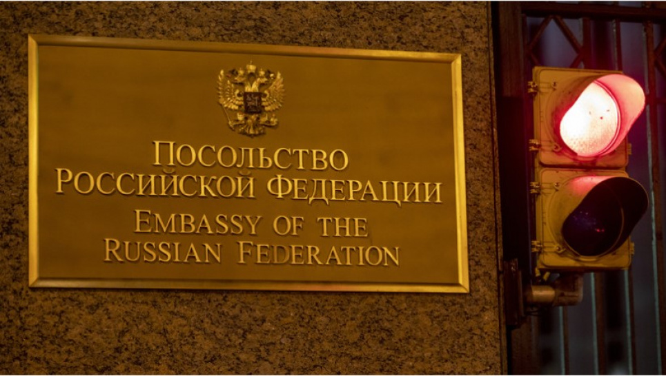 Секретна служба перекрила дороги біля посольства Росії в США через підозрілі валізи (ВІДЕО)