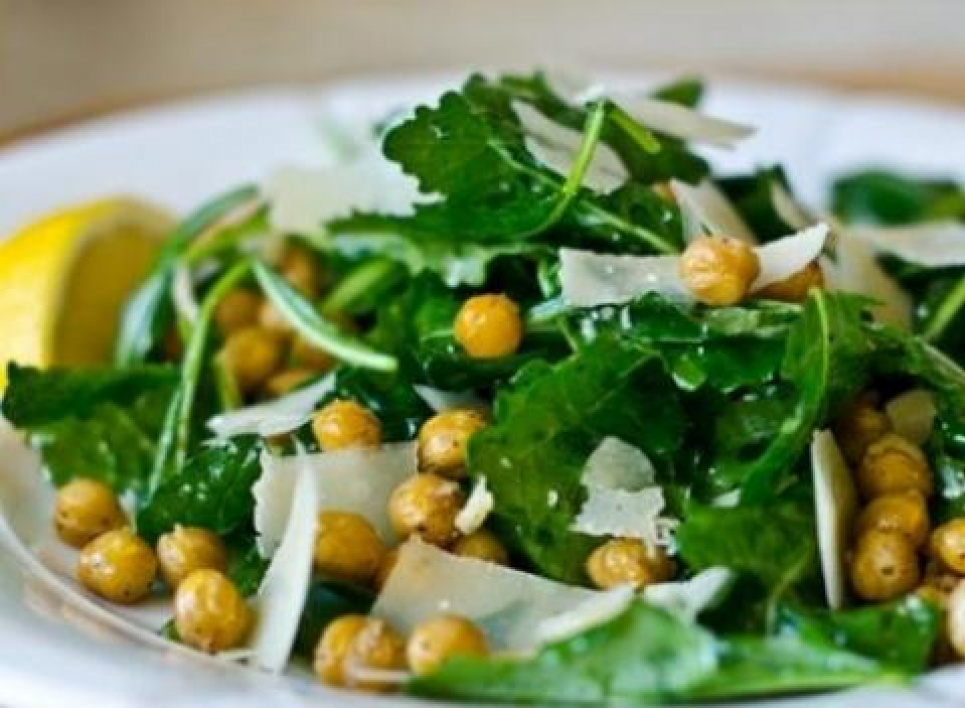 Підійде для гурмана чи вегана: покроковий рецепт салату із запеченим нутом