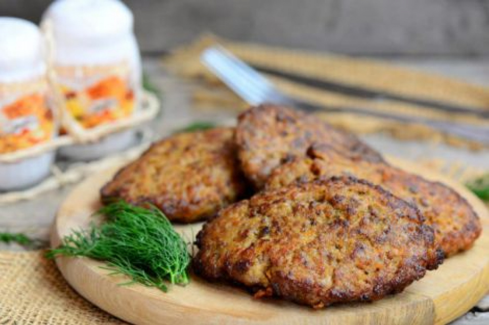 Рецепт шикарних соковитих котлет з яловичої печінки