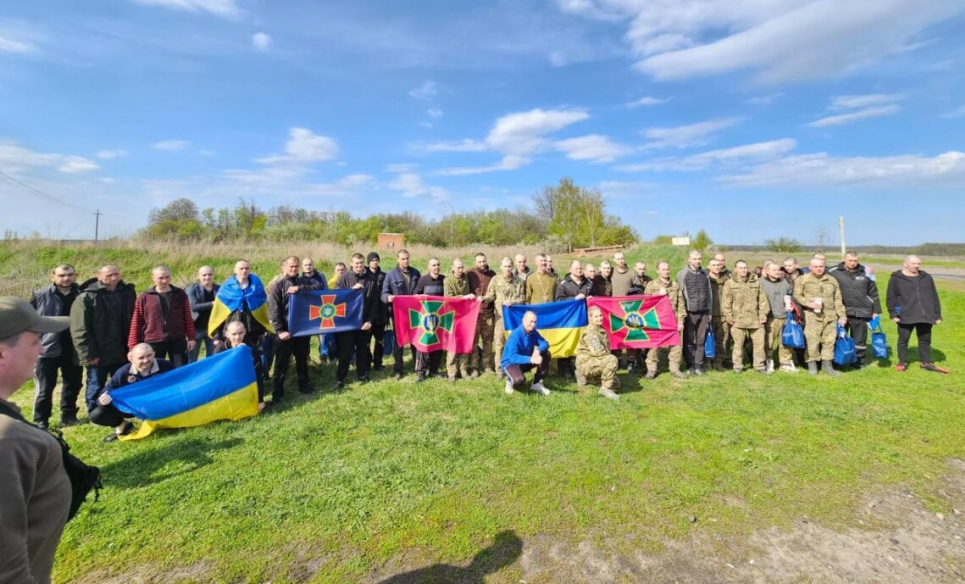 Додому повернулося більше 40 полонених: дехто-після серйозних поранень