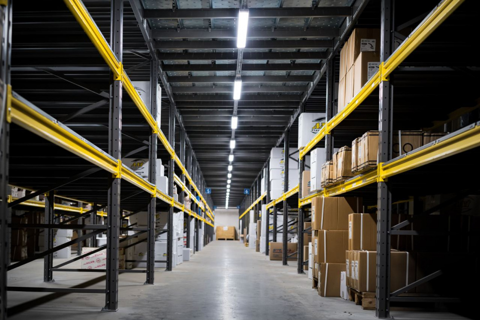 Какие есть типы и виды стеллажей