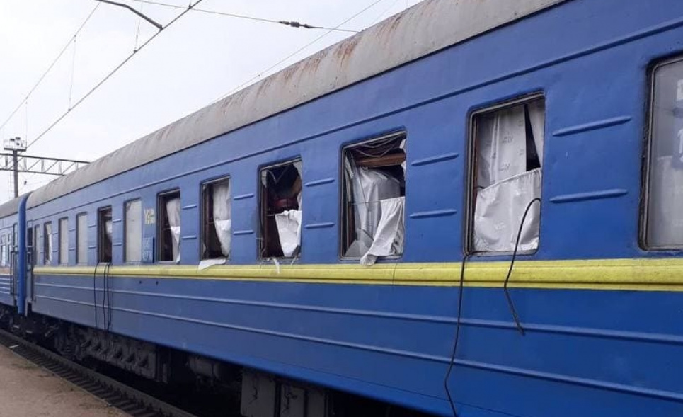 Херсонців просять залишатися в укриттях: окупанти обстріляли залізничний вокзал та пасажирський вагон, є загиблі Фото ілюстративне