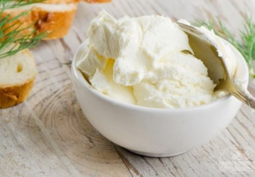 Людям, які мають проблеми з серцем та судинами не варто вживати цей вид сиру