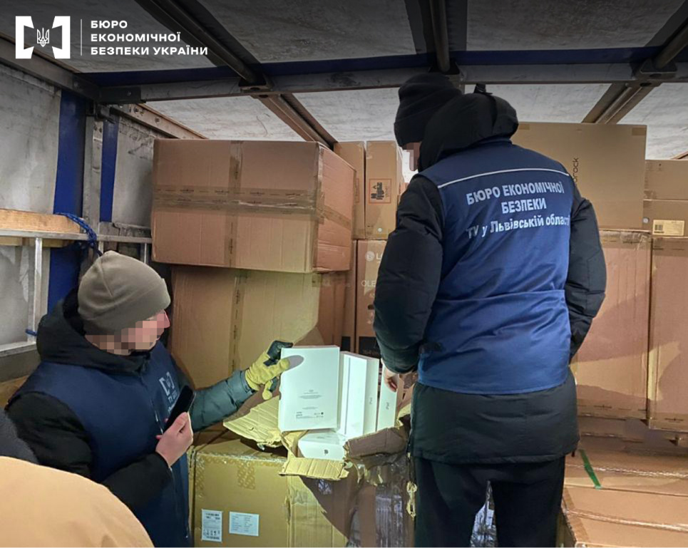 На Львівській митниці обшуки  – справа про контрабанду на 40 млн грн