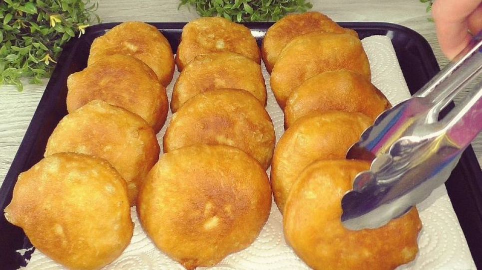 Простий рецепт як у "90-ті": пиріжки з м’ясом, м’які та дуже смачні
