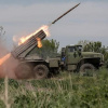 Залп військовослужбовців ЗСУ із реактивної системи залпового вогню. Фото: facebook.com/GeneralStaff.ua