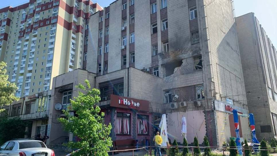 Є загиблі та поранені, горять склади готової продукції: Київ цієї ночі зазнав масованої атаки