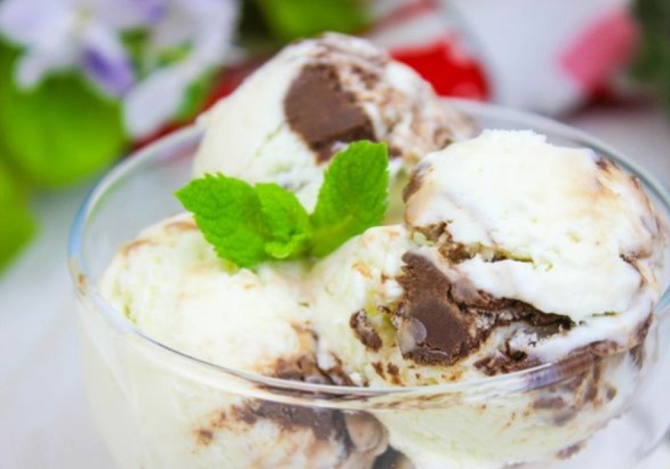 Готуємо морозиво всього з двох інгредієнтів: найпростіший рецепт Найпростіший рецепт Морозиво Смачний десерт