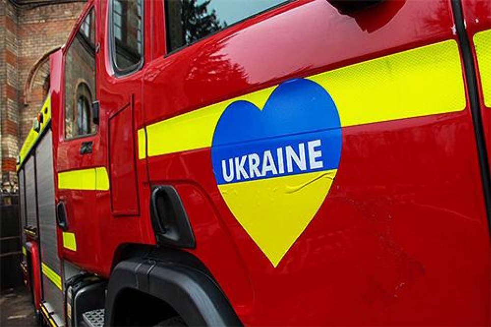 Велика Британія поставить в Україну 17 пожежних машин, також вже прибули шведські БМП CV 90