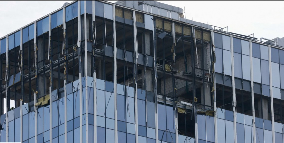 Наслідки удару безпілотника по бізнес-центру в Москві. Фото: Reuters / Maxim Shemetov / Scanpix / Leta