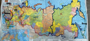 Фото Ярослава Юрчишина. «Та сама карта Буданова, яка пішла з молотка за 14 мільйонів гривень. І на ній чітко видно, скільки реально простору мають займати рускіє. Не більше». 