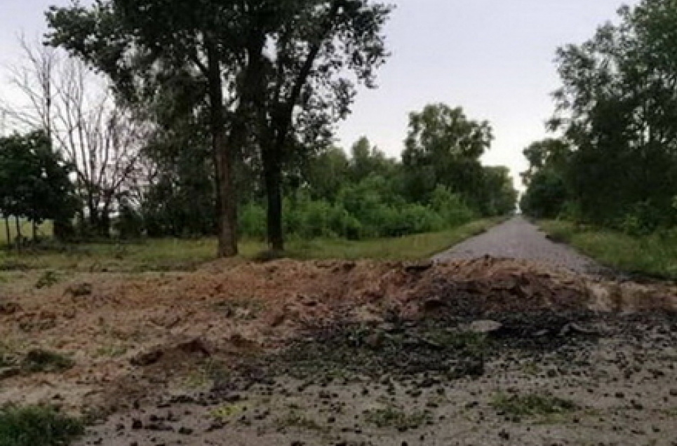 На півночі Житомирської області блискавка влучила в замінований відрізок дороги (ФОТО)