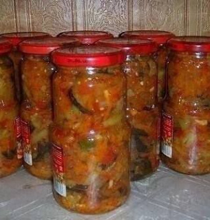 Салат «Десятка» — одна з найпопулярніших заготовок на зиму через простоту приготування та доступність продуктів
