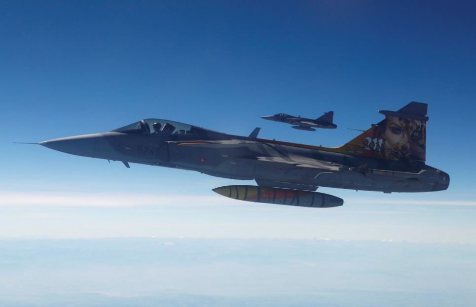 Швеція готується передати Україні винищувачі Saab JAS 39 Gripen: що про це відомо Винищувачі Gripen ВПС Чехії. Фото: REUTERS/Francois Lenoir