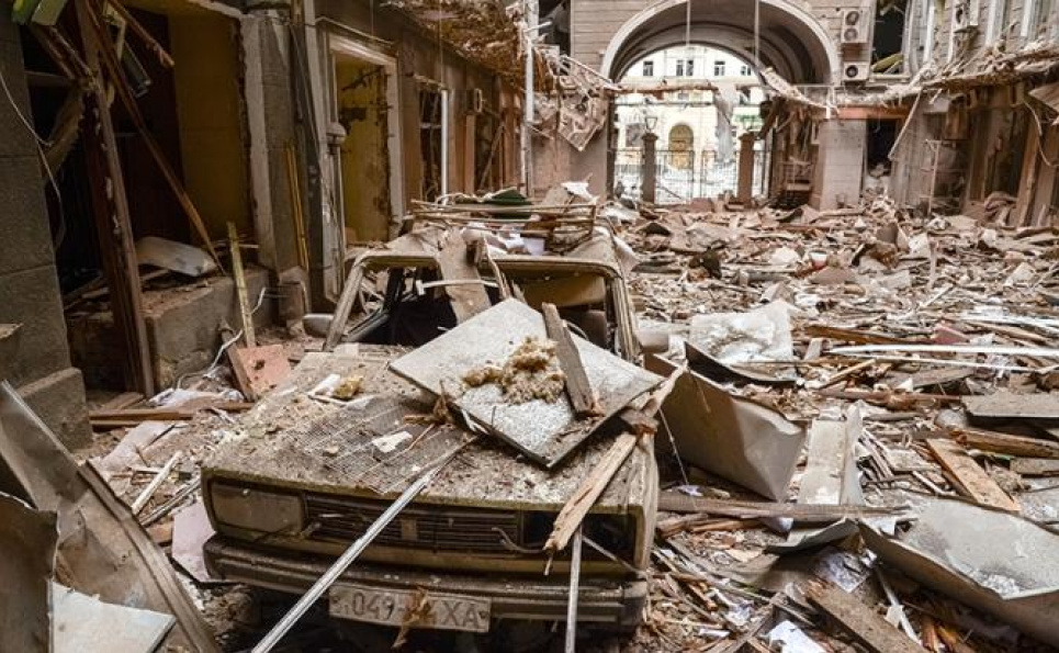 «Усі міста, які ми візьмемо, будуть руїнами, що не підлягають відновленню»: в РФ зізналися, що збираються стерти Київ і Харків з лиця землі Наслідки обстрілу Харкова. Фото: Lyaxander/ТАРС