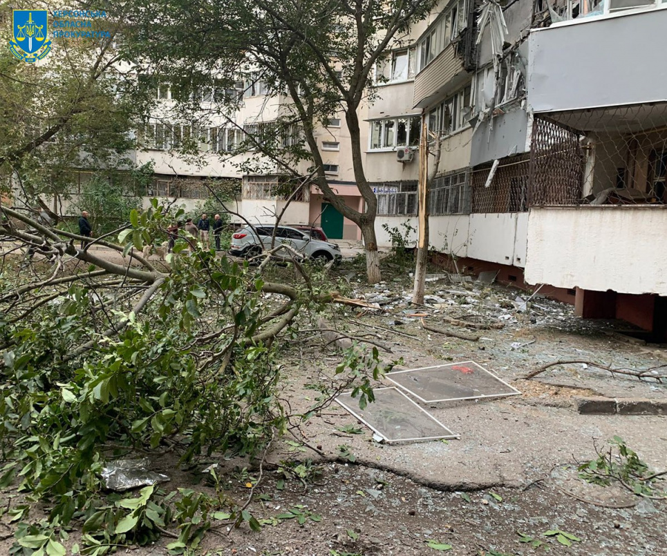 У стані середньої важкості жінка та її немовля, десятки поранених: ворог вночі обстріляв Херсонщину