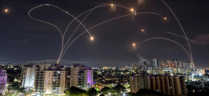 Ізраїльська ППО «Залізний купол» перехоплює ракети, запущені із Сектора Газа. Фото: Amir Cohen/REUTERS