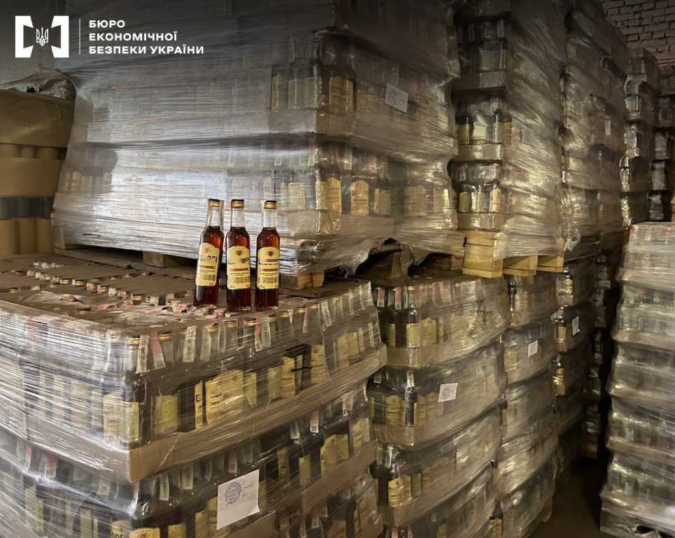 На Харківщині викрили контрабанду алкоголю на понад 3 млн гривень Викрито контрабанду з незаконного алкоголю
