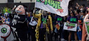 Учасники щорічного «Маршу зомбі» в Мехіко, Мексика, 21 жовтня 2023 року. Фото: Reuters