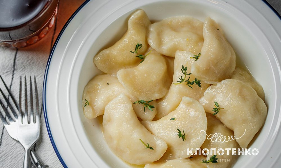 Вареники з картоплею на кефірі від шеф-кухаря Євгена Клопотенка Вареники з картоплею на кефірі від шеф-кухаря Євгена Клопотенка