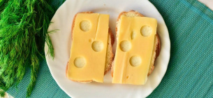 Просто і смачно: бутерброди з шинкою і сиром
Фото ілюстративне