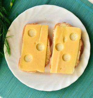 Просто і смачно: бутерброди з шинкою і сиром
Фото ілюстративне