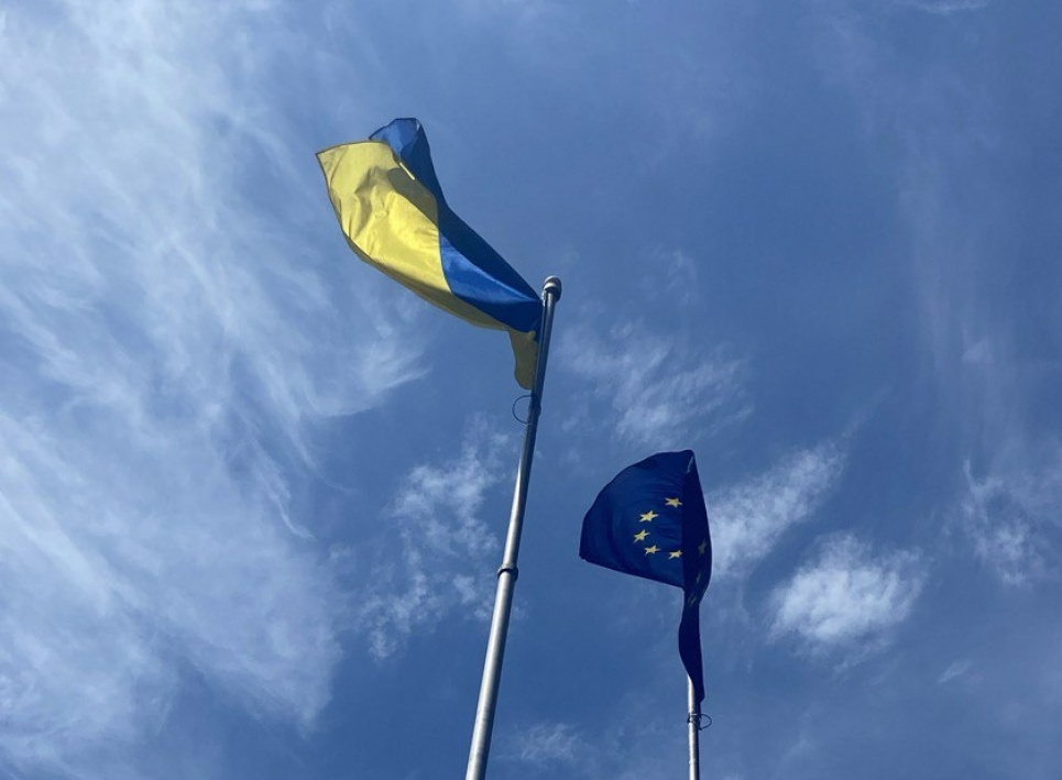 Європейська Комісія рекомендує розпочати переговорний процес з Україною про вступ до ЄС Європейська Комісія рекомендує переговорний процес з Україною про вступ до Європейського Союзу