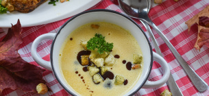 Найкращий рецепт на обід : сирний суп з куркою і грибами