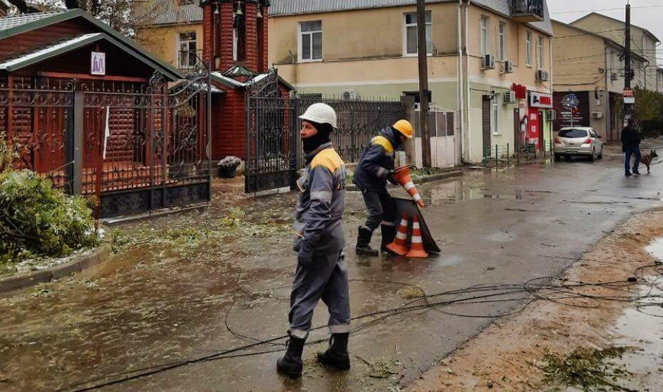 Майже 2,5 тисячі мешканців Одещини ще лишаються без світла: у регіоні долають наслідки триденної негоди Без світла : у регіоні долають наслідки триденної негоди
