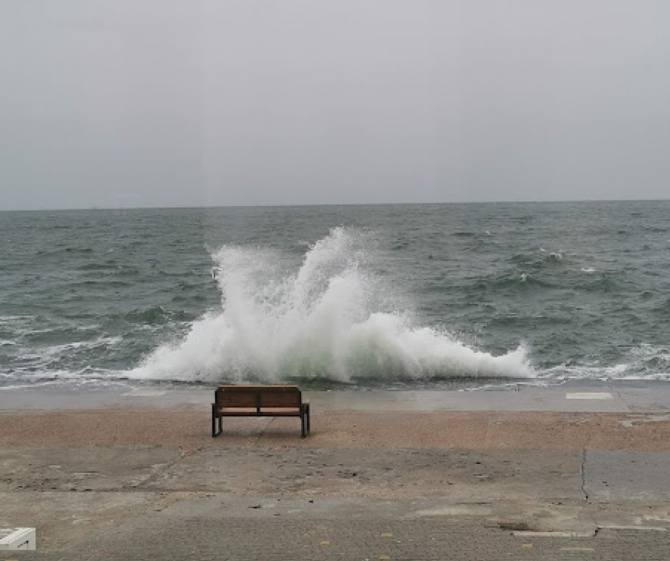 Одесу та область знову накриє негода: мешканців просять обмежити поїздки  Штормове попередження негода