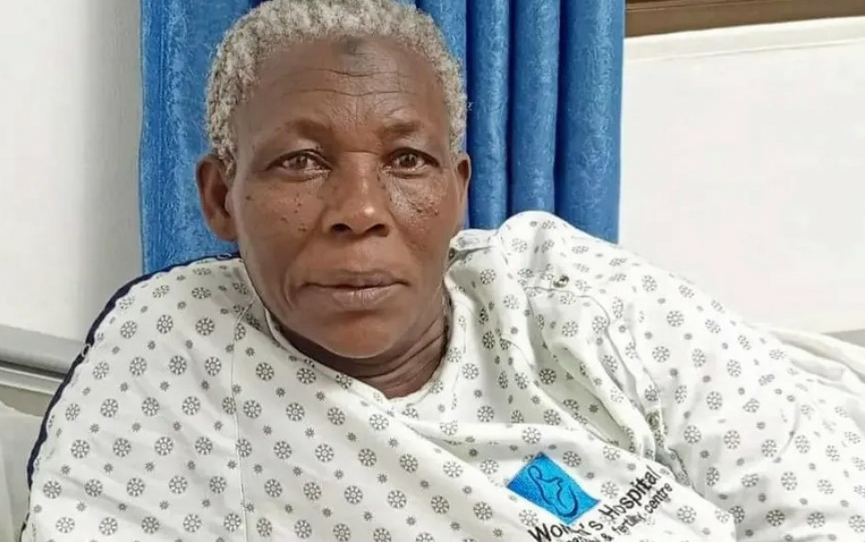 В Уганде 70-летняя женщина родила двойню — это ее вторые роды за последние три года Сафина Намуквая в больничном халате на WHI&FC