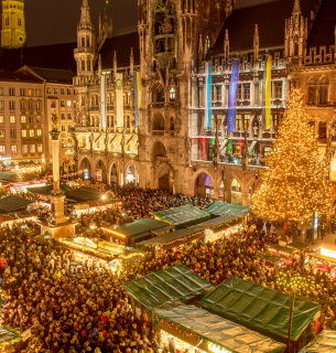 Різдвяна ялинка на новорічному ярмарку в Мюнхені, Німеччина, 27 листопада 2023 року. Фото: Reuters
