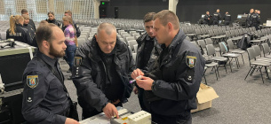 Полицейские Киева получили криминалистические лаборатории для проведения экспресс-анализа ДНК