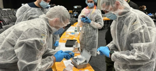 Поліцейські Києва отримали криміналістичні лабораторії для проведення експрес-аналізу ДНК