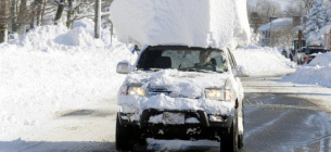 Як швидко почистити сніг з автомобіля