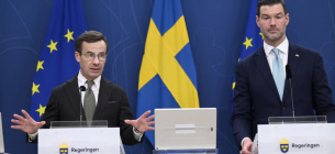 Прем’єр-міністр Швеції Ульф Крістерссон (ліворуч) і міністр міжнародного співробітництва та зовнішньої торгівлі Йоган Форсселл