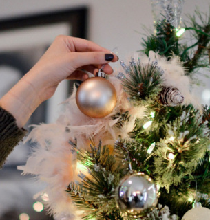 Які іграшки не можна вішати на ялинку 2026 року