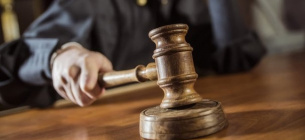 Браконьер получил 5 лет лишения свободы за совершение незаконной порубки деревьев Браконьер получил 5 лет лишения свободы за совершение незаконной порубки деревьев