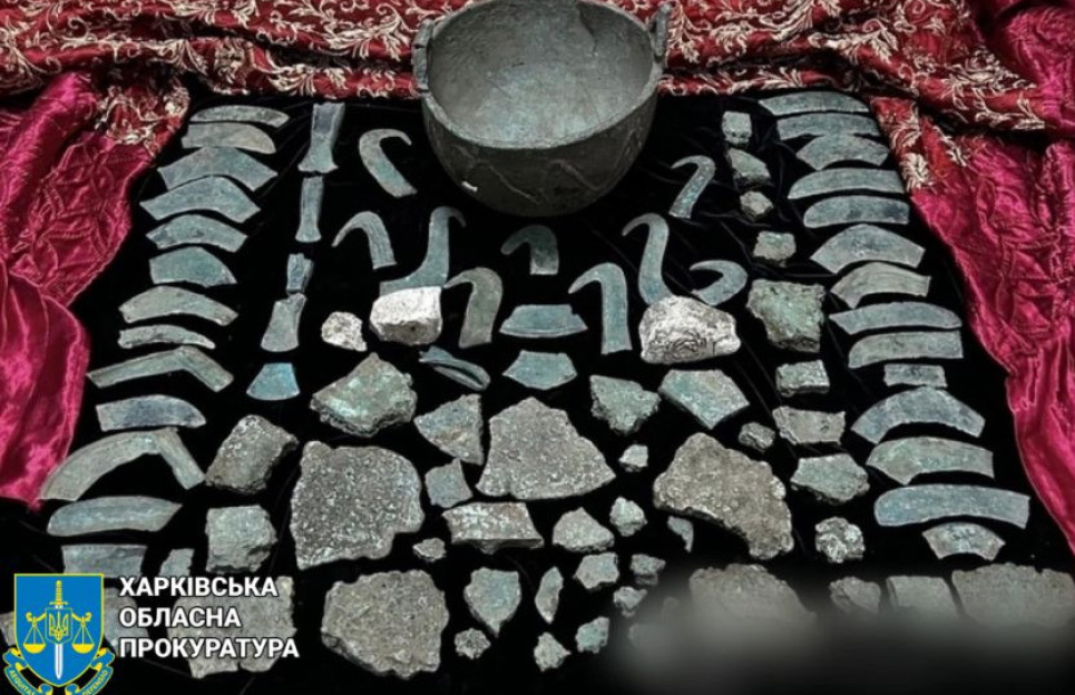 Чоловік намагався продати унікальні вироби Скіфської доби (ФОТО) Привласнення особою майна, що має особливу історичну, наукову та культурну цінність