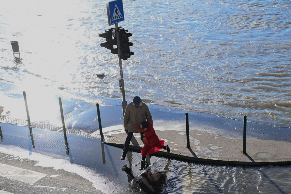 Дунай вышел из берегов и затопил набережную в Будапеште