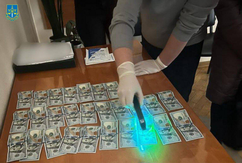 На розкраданні деревини та системному хабарництві викрито директора філії держпідприємства "Лісів України" на Вінниччині На розкраданні деревини та системному хабарництві викрито директора філії держпідприємства "Лісів України" на Вінничині