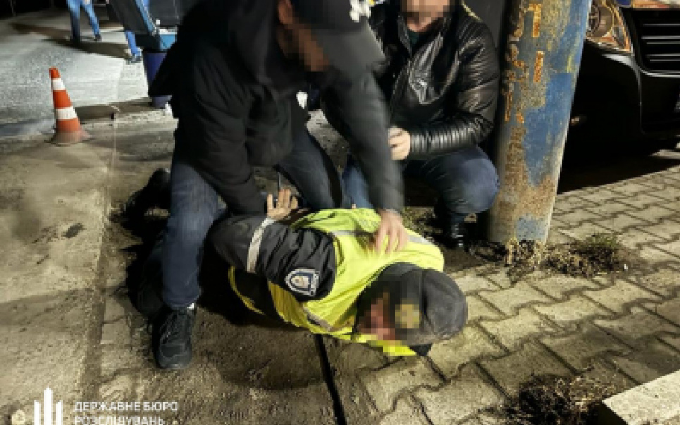 Посадовець Укртрансбезпеки «заробив» мільйони на поборах із зернотрейдерів Посадовець Укртрансбезпеки «заробив» мільйони на поборах із зернотрейдерів