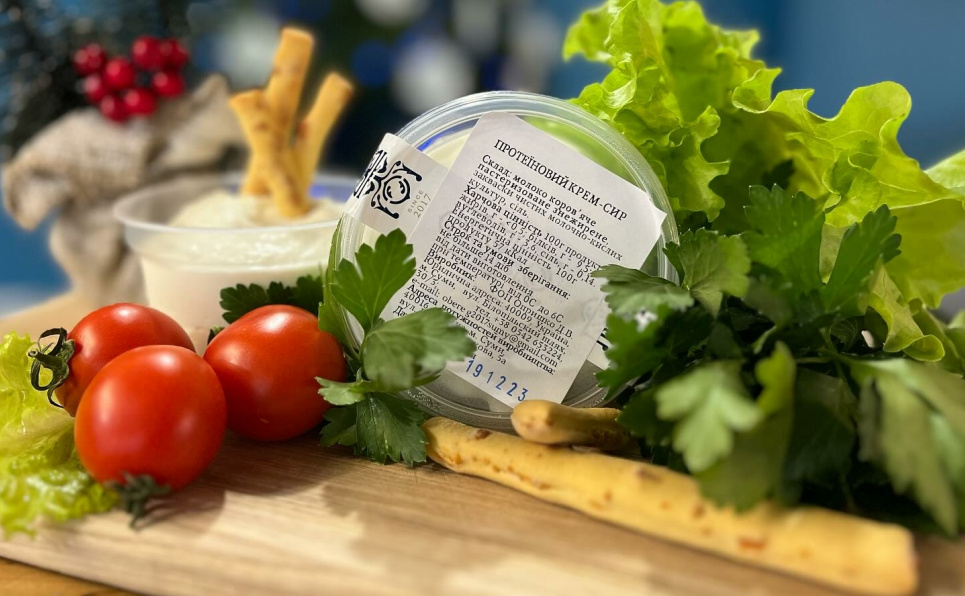 Протеїновий крем-сир: унікальний продукт почали виготовляти на Сумщині У продукті максимальний вміст білків що робить його надзвичайно корисним